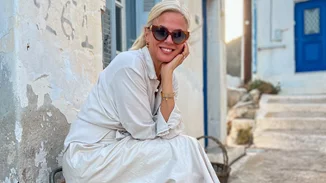 Η Χριστίνα Κοντοβά με το ολόσωμο μαγιό που κολακεύει όλες τις σιλουέτες