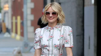 10 φορέματα από Stradivarius που κοστίζουν μέχρι 30 ευρώ για εσένα που αγαπάς τα florals