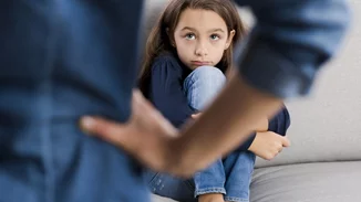 Οξύθυμοι γονείς | Τι μαθαίνει το παιδί μεγαλώνοντας σε ένταση