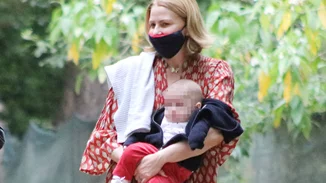 Τζένη Μπαλατσινού | Βόλτα με τους γιους της στο Κολωνάκι (vid)