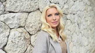 H Ελένη Μενεγάκη στο κόκκινο χαλί του Φεστιβάλ των Καννών, με εκθαμβωτική MIRO δημιουργία