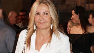 Η Μαρέβα Μητσοτάκη στο Ηρώδειο | Η ιριδίζουσα φούστα παρεό απογείωσε το σύνολό της