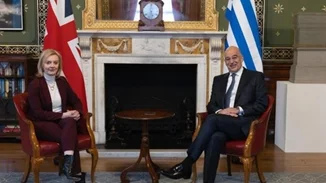 Όταν η νέα Πρωθυπουργός της Βρετανίας Liz Truss μπέρδεψε τον Νίκο Δένδια με τον Νίκο Βέρτη