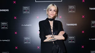 Σοφία Καρβέλα | Η σπάνια βραδινή έξοδος με τους γονείς της, Άννα Βίσση και Νίκο Καρβέλα - Η φωτογραφία με την Άννιτα Πάνια