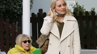 Ελεονώρα Μελέτη | Βόλτα με τη μητέρα και την κόρη της στα βόρεια προάστια