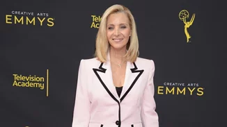 ¨Ένιωθα ανασφάλεια" | H Lisa Kudrow μιλάει για τη σχέση που είχε με το σώμα της όταν πρωταγωνιστούσε στα 'Φιλαράκια'