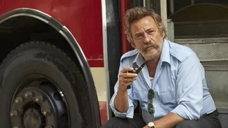 Ταινίες Πρώτης Προβολής | Η επιστροφή των δεινοσαύρων και το λεωφορείο των καταφρονεμένων