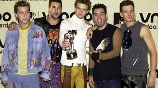 Πώς ένα pop τραγούδι 24 ετών ξαναγεννήθηκε και κάνει χαμό παγκοσμίως