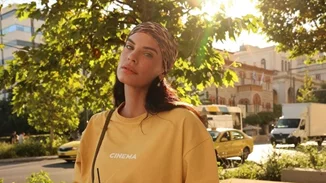 Χριστίνα Μπόμπα | Η στιλιστική της πρόταση για τη μεταβατική περίοδο που διανύουμε