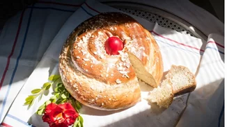 Συνταγές για πασχαλινό τσουρέκι, πασχαλινά κουλουράκια και κουλούρα της Λαμπρής