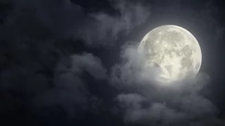 Η τελευταία Πανσέληνος του 2025 | Ποια ζώδια θα επηρεαστούν περισσότερο;