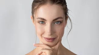 Dermaplaning ή αλλιώς ξύρισμα προσώπου | Η τάση που κάνει "θόρυβο" στο TikTok