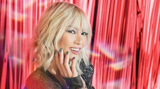 Τα 15 βερνίκια νυχιών που θα σε κάνουν να μοιάζεις με glam chic fashionista