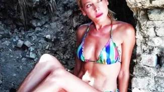 Φαίη Ξυλά | Ποζάρει με μπικίνι και εντυπωσιάζει με τη fit σιλουέτα της