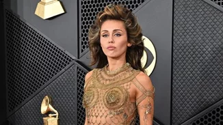 Miley Cyrus | To φανταστικό χτένισμά της στα Grammys 2024 είχε κάτι από "Mob Wife Aesthetic"