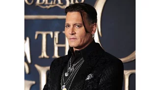 Johnny Depp | Η αδιάφορη μητέρα του, τα ναρκωτικά στα 11 του χρόνια και το απρόσμενο ξεκίνημα της καριέρας του