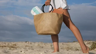 Οι Instagram- favourite τσάντες παραλίας του φετινού καλοκαιριού