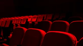 Κορυφαία πρωταγωνίστρια απέλυσε συνάδελφό της όταν παρενόχλησε σεξουαλικά μέλος του θιάσου