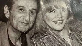 Όταν εκείνη έπαθε Αλτζχάιμερ εκείνος της αφοσιώθηκε πλήρως μέχρι τον θάνατο του. Εκείνη τον ακολούθησε λίγους μήνες αργότερα