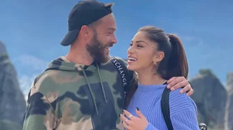 Στέφανος Μιχαήλ | Το καυτό φιλί με την αγαπημένη του μέσα στην πισίνα