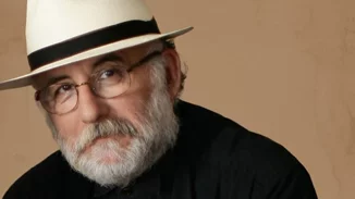 "Τους προβολείς στήσε": Οι μουσικές του Θάνου Μικρούτσικου σε μία ξεχωριστή βραδιά στο Μέγαρο