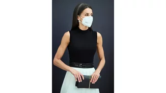 Black & White | Η βασίλισσα Letizia μάς υπενθυμίζει γιατί δεν θα φύγει ποτέ από τη μόδα