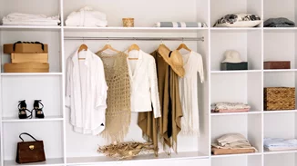 5 λάθη που κάνεις στην οργάνωση της ντουλάπας και σε κάνουν να νιώθεις πως δεν έχεις τίποτα να φορέσεις