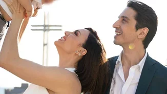 Κρυσταλλία Ρήγα - Δημήτρης Πλατανιάς | Φωτογραφίες από τη βάφτιση του γιου τους - Το ρομαντικό look της