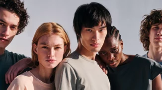 Ανακάλυψε την ανανεωμένη συλλογή Dirty Laundry για την άνοιξη και το καλοκαίρι