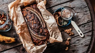 Υπερσοκολατένιο κέικ με μπανάνες για το μωρό σου | Χωρίς ζάχαρη με υλικά που έχεις στην κουζίνα σου