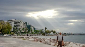 Καιρός | Έως και 28 βαθμούς σήμερα η θερμοκρασία - Σε ποιες περιοχές θα σημειωθούν καταιγίδες