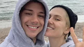 Έλενα Τσαγκρινού - Mike | "Μπήκαμε" στο μοντέρνο σπίτι του ερωτευμένου ζευγαριού