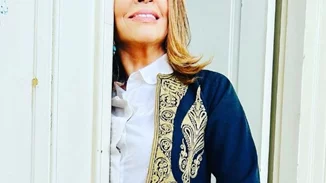 Μιμή Ντενίση | Κομψή στο κέντρο της Θεσσαλονίκης - Οι λεπτομέρειες που κάνουν τη διαφορά