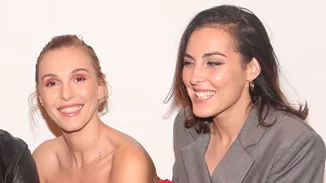 Τάμτα | Με τη μητέρα και την κόρη της στη συγκέντρωση συμπαράστασης για την Ουκρανία (εικόνες)