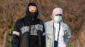 Τάμτα | Με look που δίχασε σε βόλτα με τον Πάρη Κασιδόκωστα (pics)