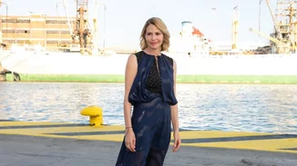 Η Τζένη Μπαλατσινού στον κήπο του σπιτιού της στην Πάτμο | Τα λαχανικά που μάζεψε