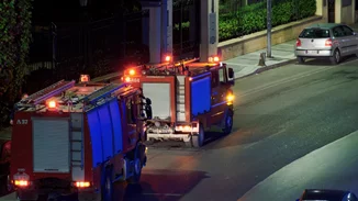 Φωτιά σε εργοστάσιο πολυεστερικών στον Ασπρόπυργο - Μήνυμα από το 112