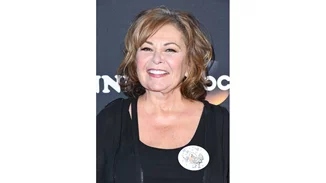 "Η μητέρα μου με ανάγκαζε να μένω στο δάσος επειδή ήμουν παχύσαρκη" | Τα τραυματικά παιδικά χρόνια της κόρης της Roseanne Barr