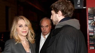 Η τρυφερή 'Ελλη Στάη | Σε παιδικό θέατρο με τους εγγονούς της