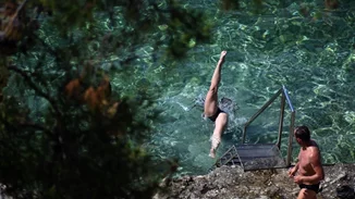 Καιρός | Ανεβαίνει κι άλλο ο υδράργυρος σήμερα - Πού θα φτάσει τους 35 βαθμούς