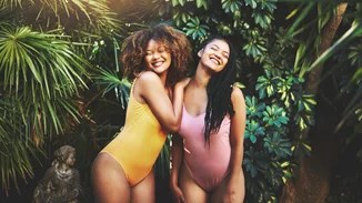 Μπικίνι και ολόσωμα μαγιό σε αποχρώσεις που θα αναδείξουν τέλεια το μαύρισμα σου