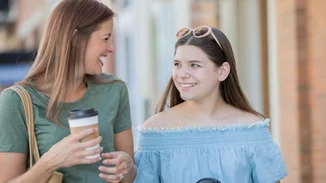 Μία μέρα στο Μediterranean Cosmos | Θα κάνουμε βόλτα και θα αγοράσουμε τα απαραίτητα για το σχολείο