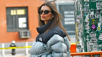 Emily Ratajkowski | Φωτογραφίζεται γυμνή στον 7ο μήνα της εγκυμοσύνης της