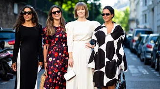 5 ζευγάρια παπούτσια που ταιριάζουν με maxi φορέματα