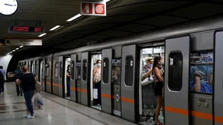 Παραμονή Πρωτοχρονιάς: Ωράριο καταστημάτων και σούπερ μάρκετ - Σύγχυση για τις 2 Ιανουαρίου - Πώς θα κινηθούν τα ΜΜΜ