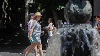 Καιρός | Στους 38 βαθμούς σκαρφαλώνει ο υδράργυρος - Πού θα σημειωθούν βροχές