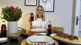 Όταν η Τόνια Κούμπα ετοιμάζει το απόλυτο κυριακάτικο τραπέζι!