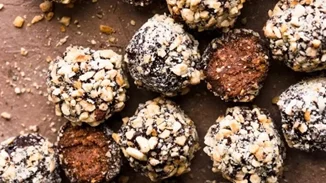 Σου περίσσεψε τσουρέκι; Φτιάξε τα πιο εύκολα τρουφάκια σοκολάτας