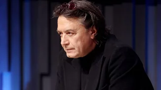 "Παράθυρο στο Άπειρο" | Ο Γιάννης Κότσιρας τραγουδά ανέκδοτη ποίηση του Άλκη Αλκαίου - "Αυτή η δουλειά είναι καρμική"