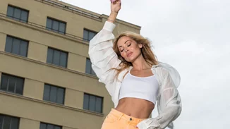 Η Ελένη Βουλγαράκη προτείνει τα κομψά looks που θα σε κάνουν να ξεχωρίσεις φέτος το καλοκαίρι